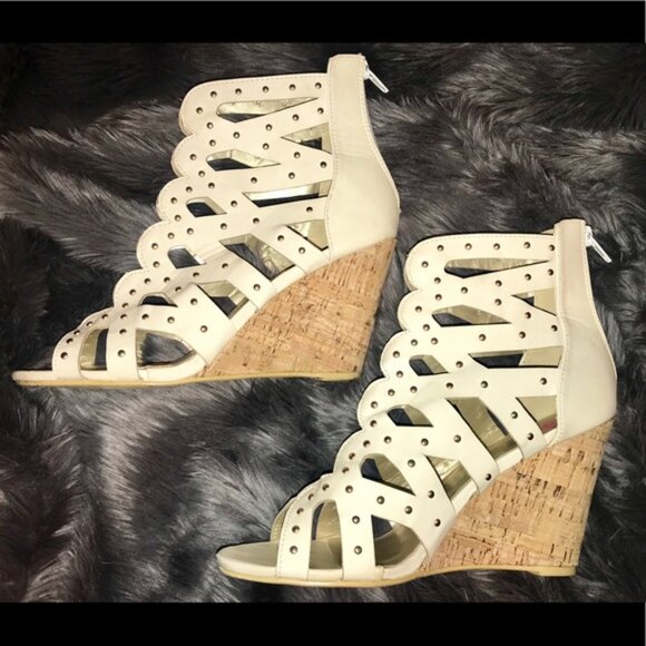 Pink Key Rose Gold Studded White Wedges - Picture 1 of 6